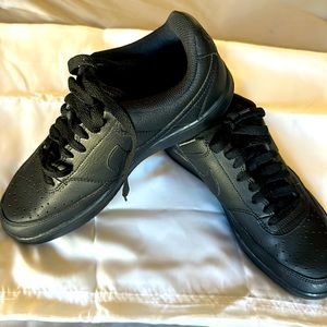 Size 8 Men’s Air Force 1 black sneakers, excellent condition.